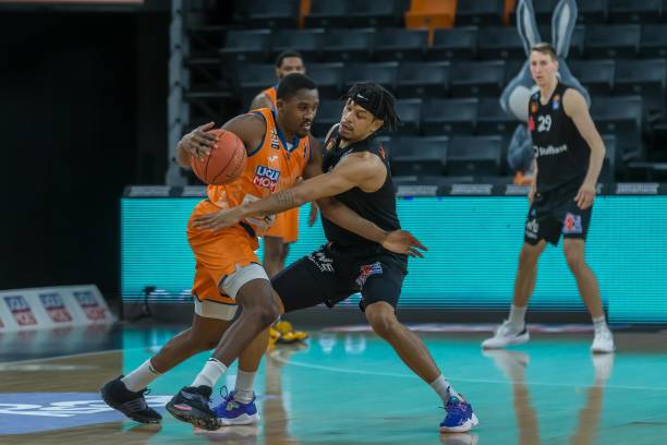 埃泽以其灵 埃泽以其灵