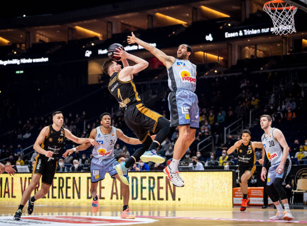 巴黎在技战 巴黎在技战